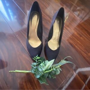 Classic H&M Black Pointed Toe Pumps | Faux Suede Gold Insole 6